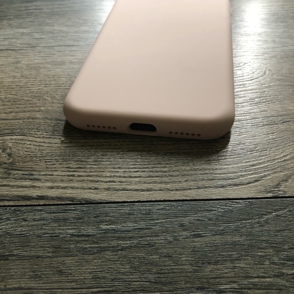 Pink silicone rubber case for iPhone X/xs - Picture 3 of 6